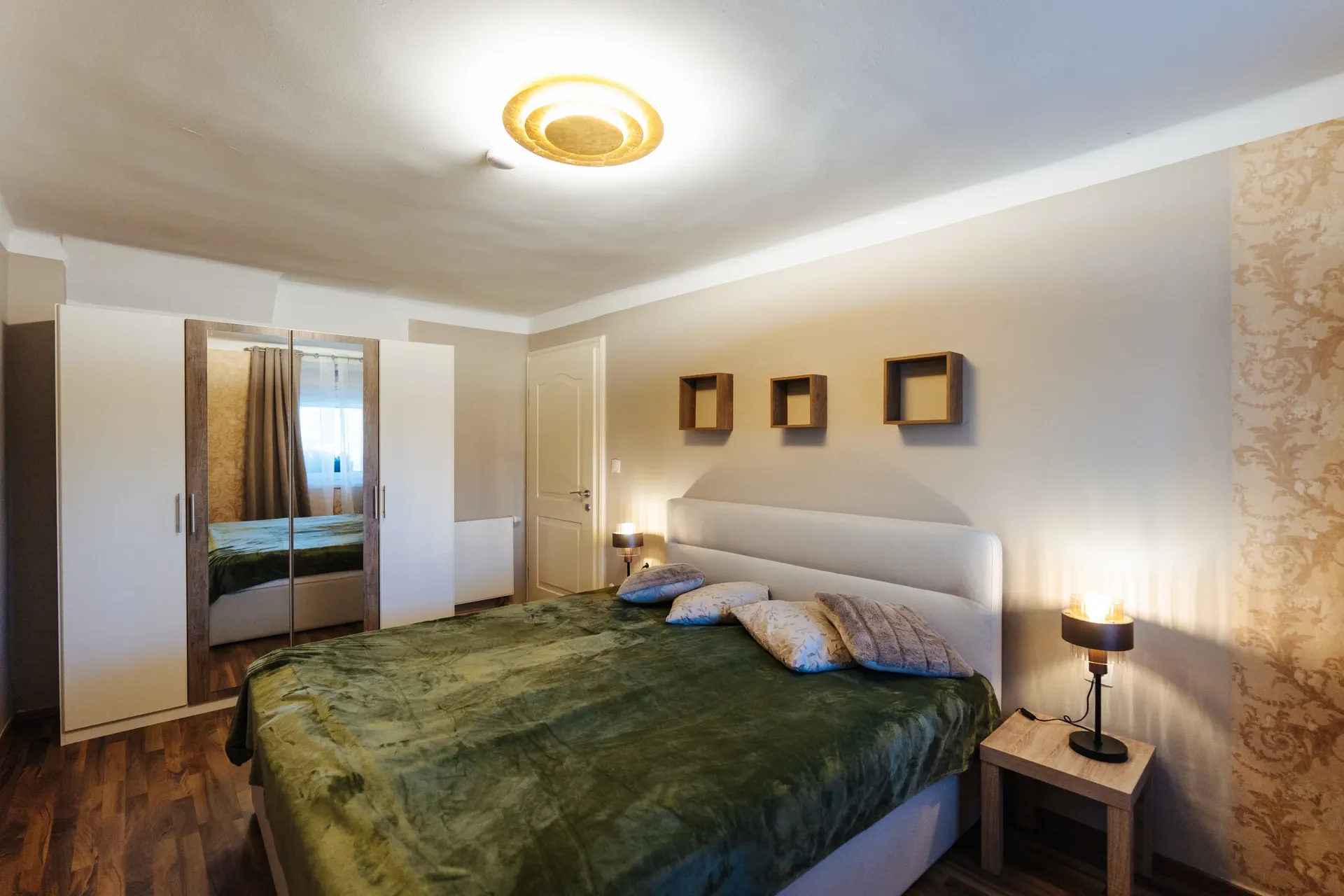 Apartment Cara – Wohnbereich mit Kamin